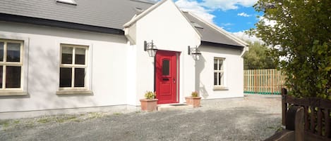 Tí Mhaggie, Luxury Holiday Accommodation Available in near Carna, Connemara, County Galway