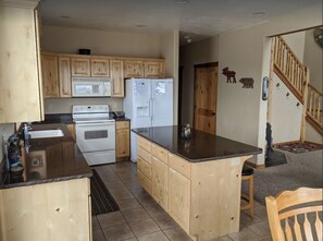 Kitchen. Fully stocked with basic cookware