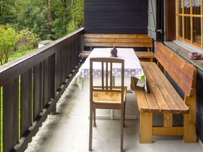 Pflanze, Eigentum, Holz, Baum, Holzbeize, Zaun, Tabelle, Veranda, Gebäude, Grundeigentum