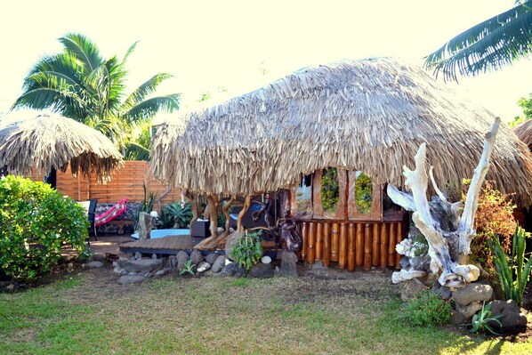 Maison d'artiste "délirante" et incroyable , nommée aussi Faré Tarzan 