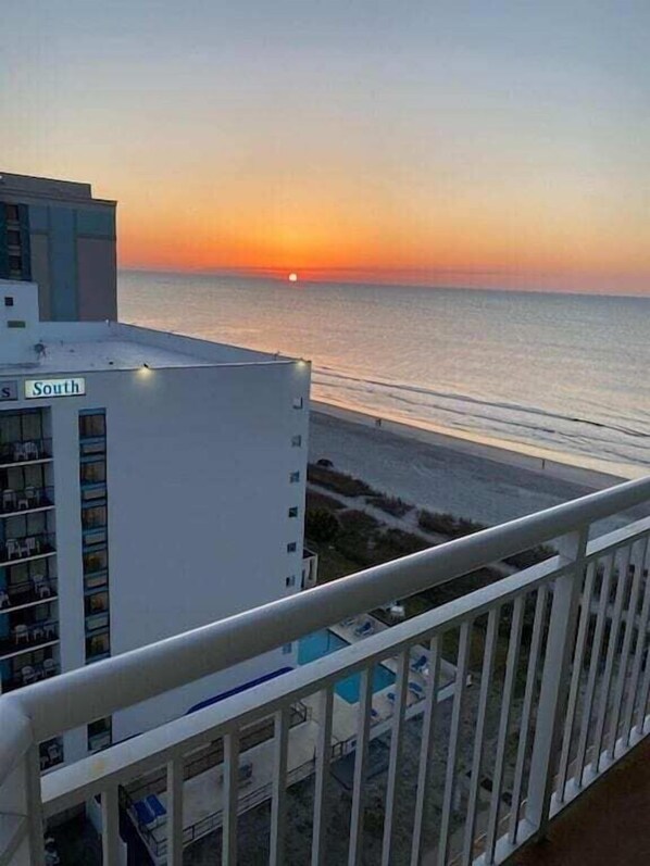 Ocean view with jaw dropping views of the sunrise