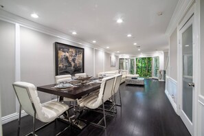 Large Dining and Living Space. Dining for 6 people