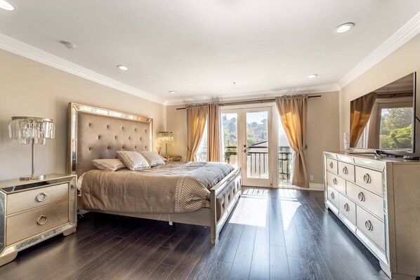 Master King Bedroom with balcony views of the Hollywood Hills and SmartTV w Roku