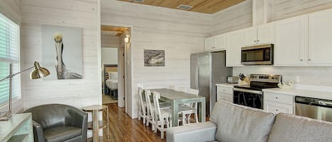 Lovely Décor! - Comfortable seating for family gatherings