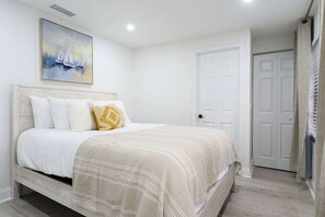 Cozy Queen size master bed overlooking pool/patio area. 