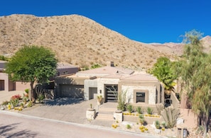 Two words describe the lifestyle of Bighorn... Casual and Comfortable.