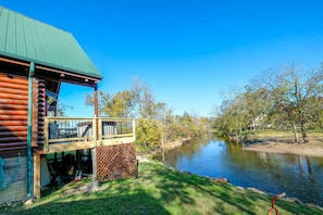 Pigeon Forge River Cabin "River Livin" - Located Next to the Little Pigeon River