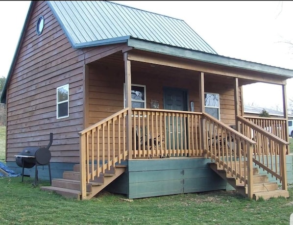 Exterior photo of cabin