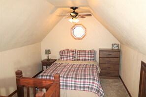 Queen bed (upstairs)