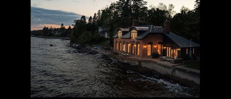 Stunning views of PumpHouse on Lake Superior 