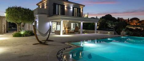 Ermioni Luxury Villa - Pool & Tennis Court, Play Room & Billiard! 