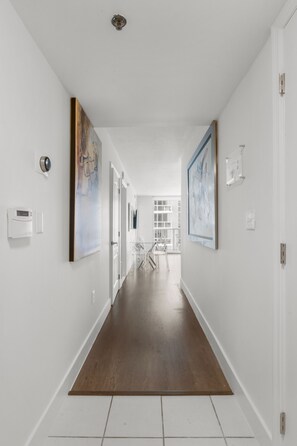 hallway to the livingroom