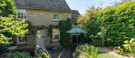 The Reading Room - StayCotswold