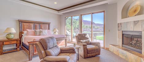 Your cozy home away from home with beautiful pond and red rock views.