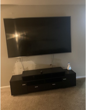 86’ smart tv with Netflix, Hulu, Disney plus, ect