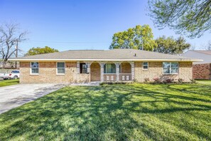 Spacious and comfortable house in revitalized location.