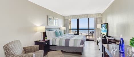 Spacious room with the breathtaking view of the ocean
