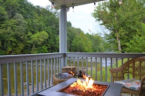 Firepit and river views :) 