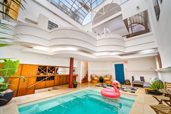 A different angle of the pool in which you can see the aesthetic view of the roof