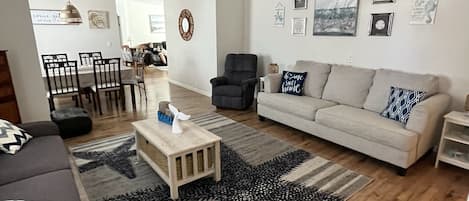 Living room
