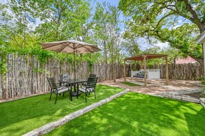 Plenty of space for enjoying a lovely, romantic meal!