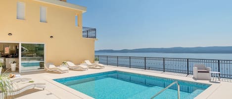 Villa Sun Palace,luxury 5 bedroom villa with amazing panoramic sea views 