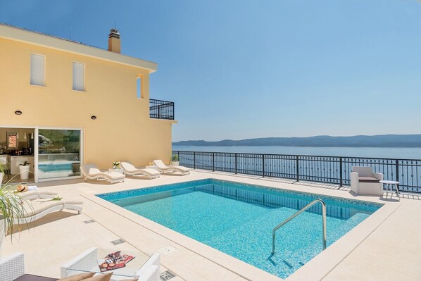 Villa Sun Palace,luxury 5 bedroom villa with amazing panoramic sea views 