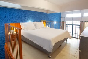Queen size double bed on the mezzanine (can be set up as 2 singles)