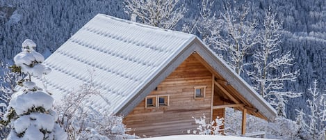 La Caoumina, le T3 est le  RdC de ce chalet.