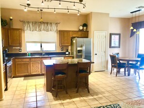 Kitchen and breakfast area