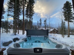 Brand New Outdoor Private Hot Tub