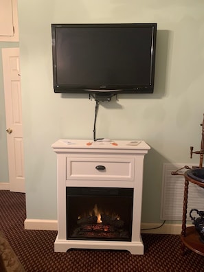 42" HD Television with 250+ channels, Electric fireplace