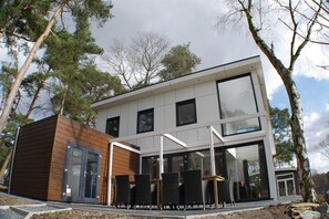 Stugans exteriör [sommar]