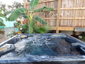 Bain à remous extérieur