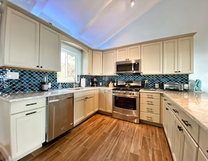 Beautiful Kitchen w/ Gas Stove and all you need for any meal!