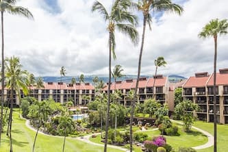 Live da HI life with views of the ocean and steps to the beach