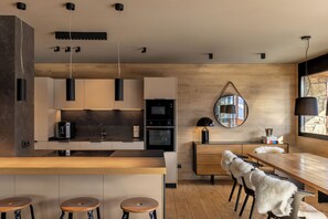 Kitchen:dining room