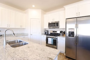 Full kitchen