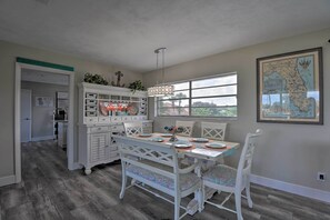 Dining Table | Stemware | Natural Light