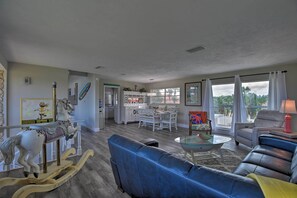 Social Room | Eclectic Decor | Vibrant Furnishings | Palm Tree Views