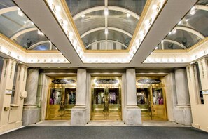 wasmv-entrance-0012-hor-clsc