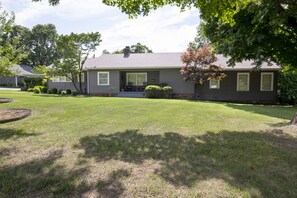 Street view & front yard