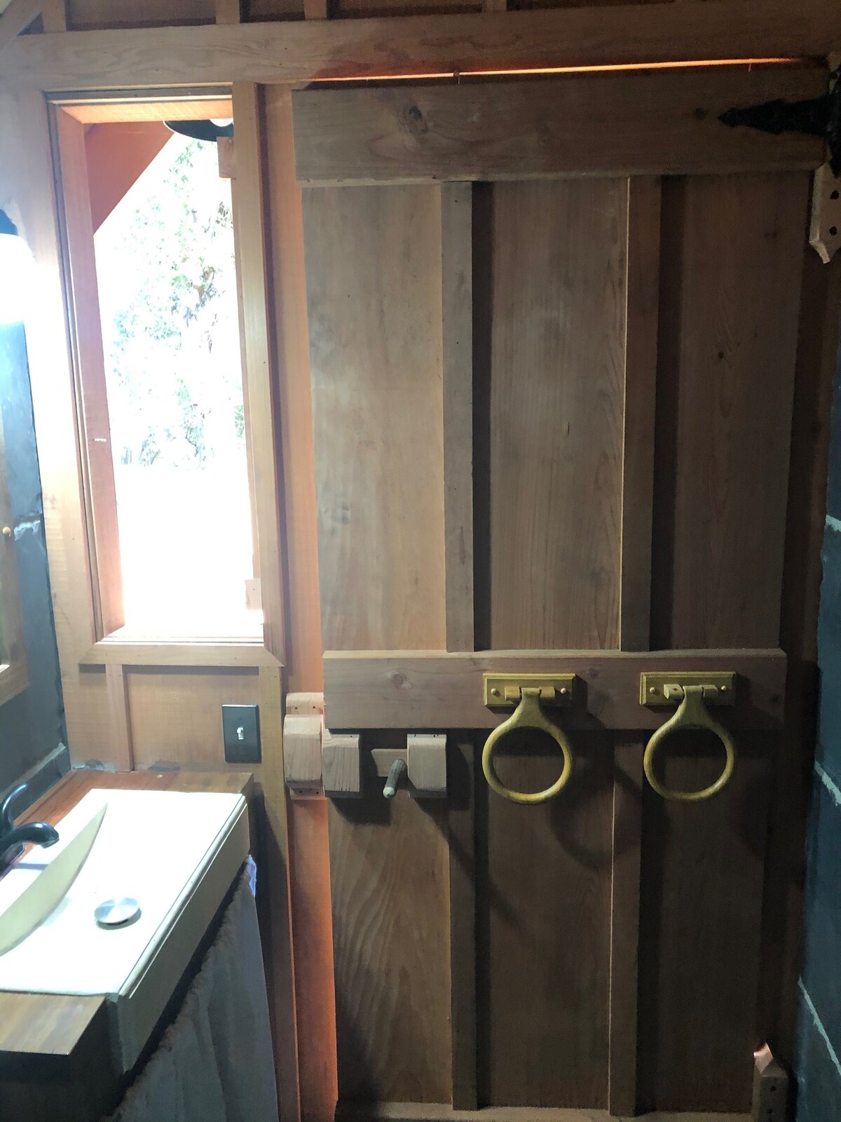 Quiet little cabin in the oaks.