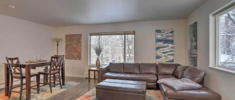 Anchorage Vacation Rental | 1BR | 1BA | 500 Sq Ft | Stairs Required