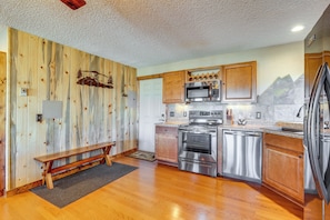 Front Entrance | Coat Rack | Full Kitchen | Knife Set | Corner Unit