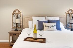 Bedroom 1 (King Bed) w/ 43" 4K HDTV