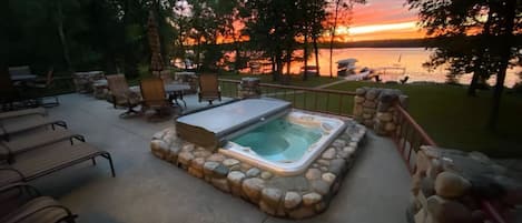 Hot Tub overlooking the lake