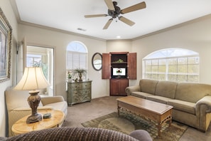 Comfortable Living Room - Cable TV/DVD, Sofa Bed