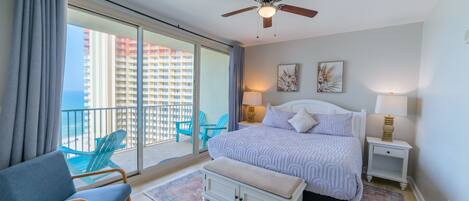 Welcome to Shores of Panama 1520 "Thirsty Turtle"
Enjoy mesmerizing beach views from this 15th floor condo.