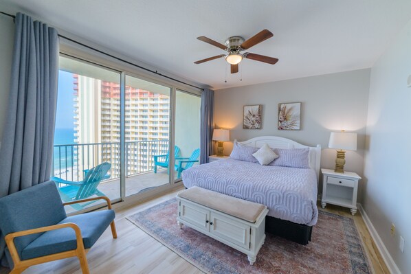 Welcome to Shores of Panama 1520 "Thirsty Turtle"
Enjoy mesmerizing beach views from this 15th floor condo.